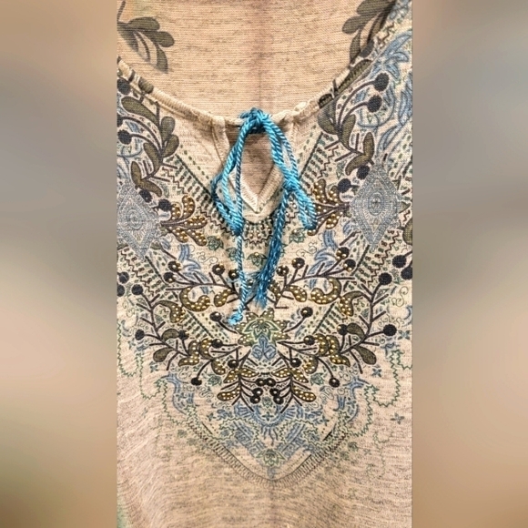 World Unity knit top - Picture 3 of 4